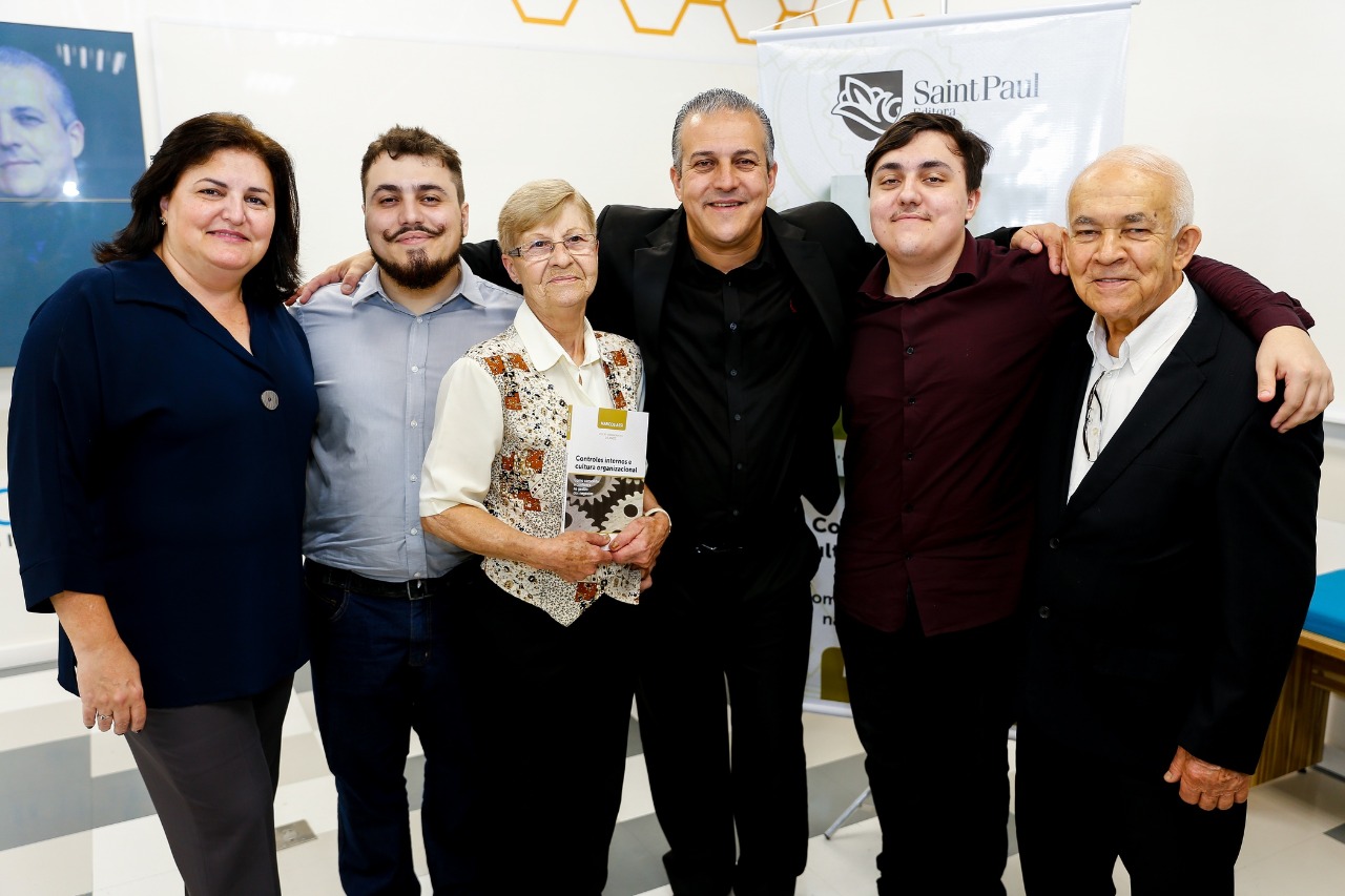 lançamento livro marcos 3.jpeg